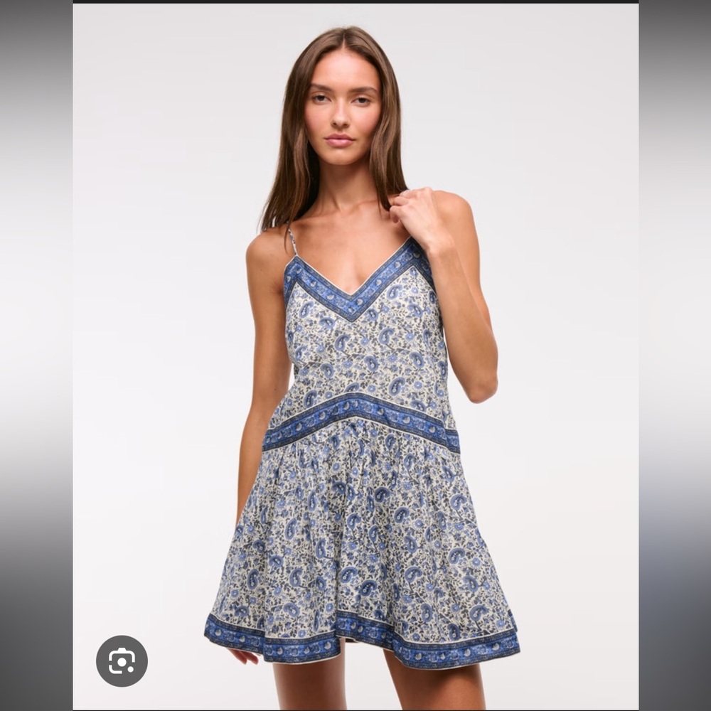 Abercrombie Women’s V-Neck Flowy Mini Skort